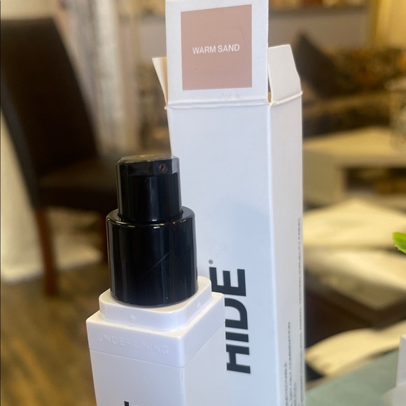 HIDE Invisible Oil-Free Foundation - Picture 5 of 7